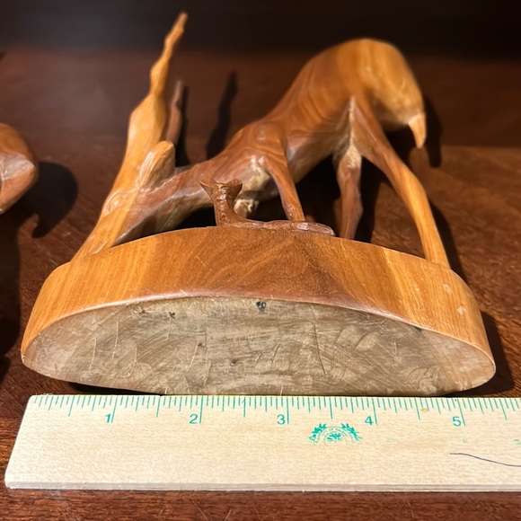 Vintage Carved Wooden Set of Antelope - Picture 16 of 17